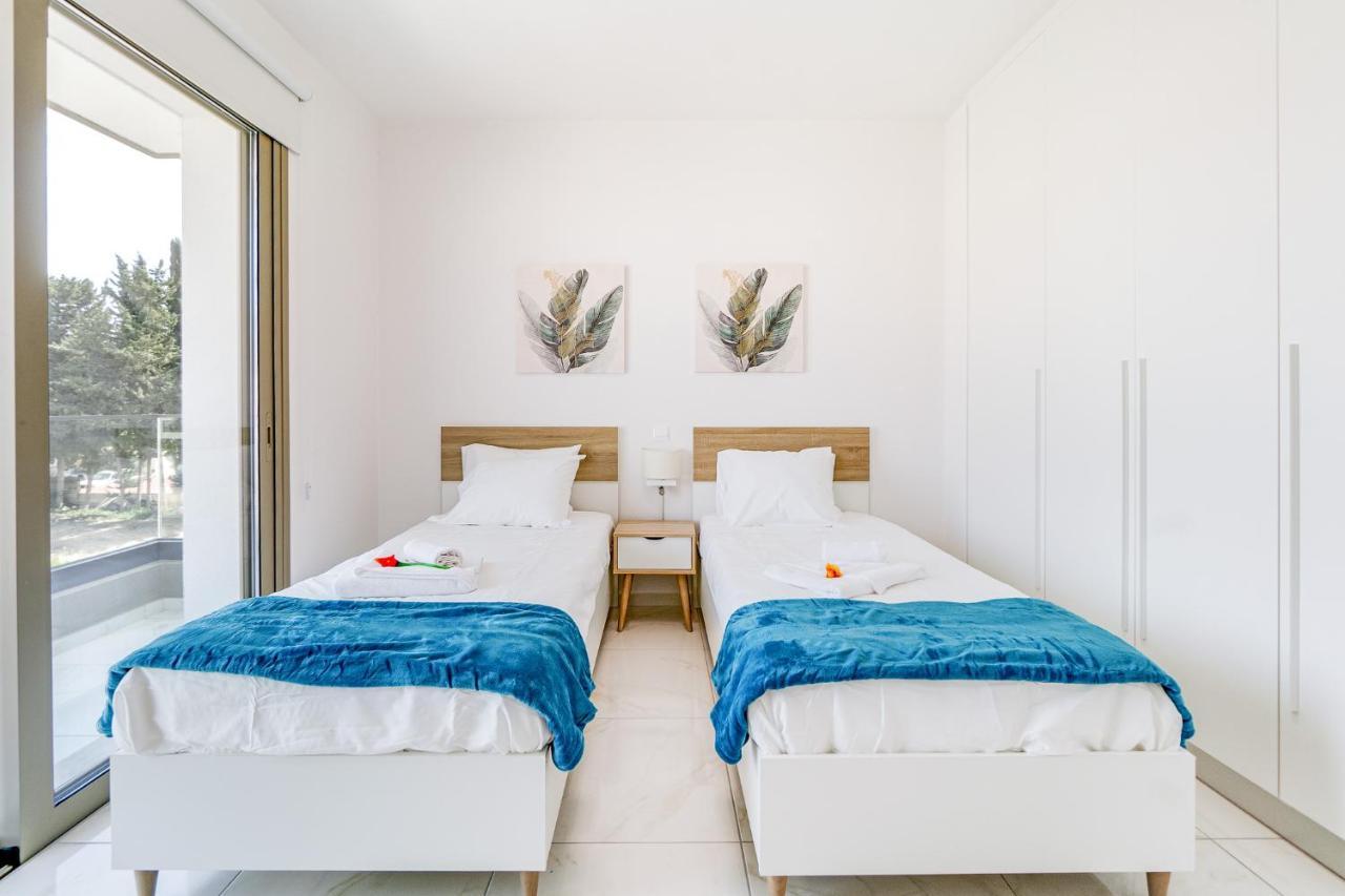 Adolina Apartments By Ezoria Villas Paphos ภายนอก รูปภาพ