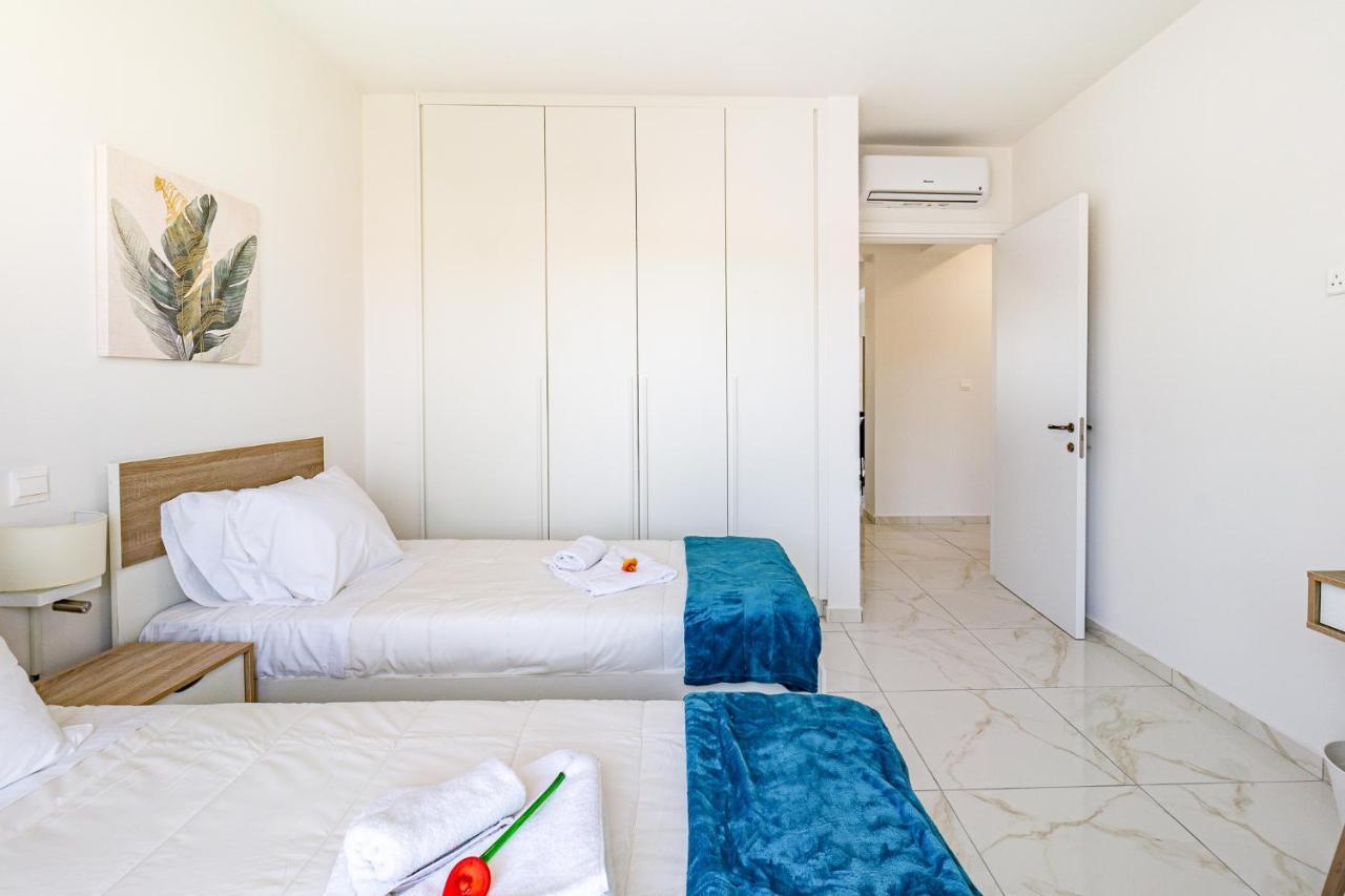 Adolina Apartments By Ezoria Villas Paphos ภายนอก รูปภาพ