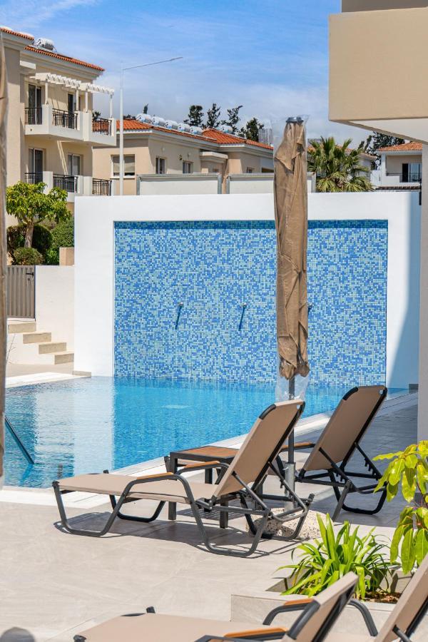 Adolina Apartments By Ezoria Villas Paphos ภายนอก รูปภาพ
