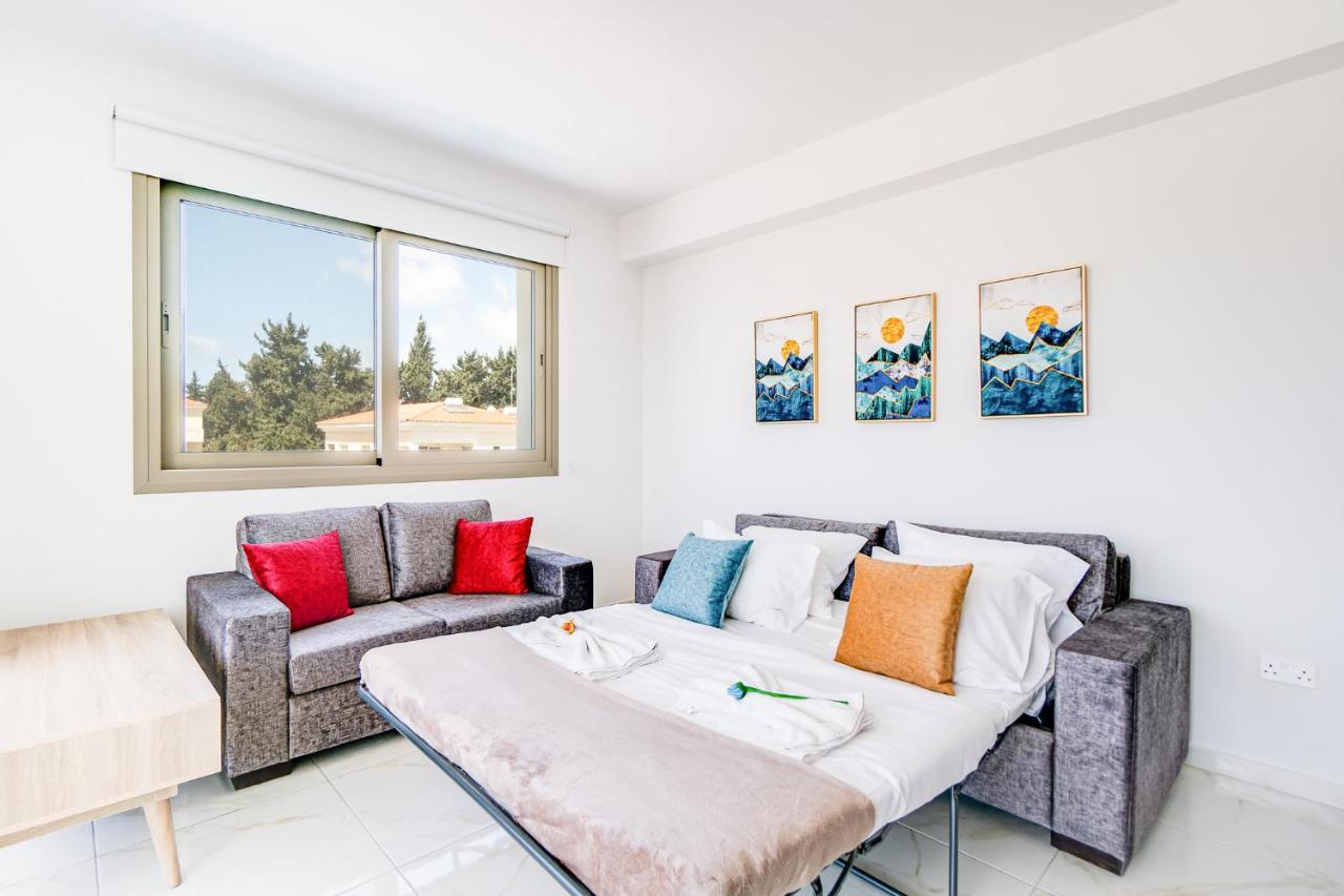 Adolina Apartments By Ezoria Villas Paphos ภายนอก รูปภาพ