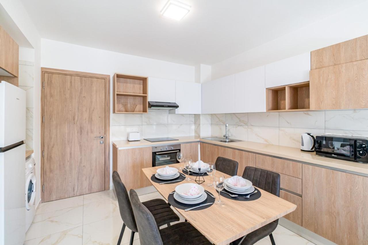Adolina Apartments By Ezoria Villas Paphos ภายนอก รูปภาพ