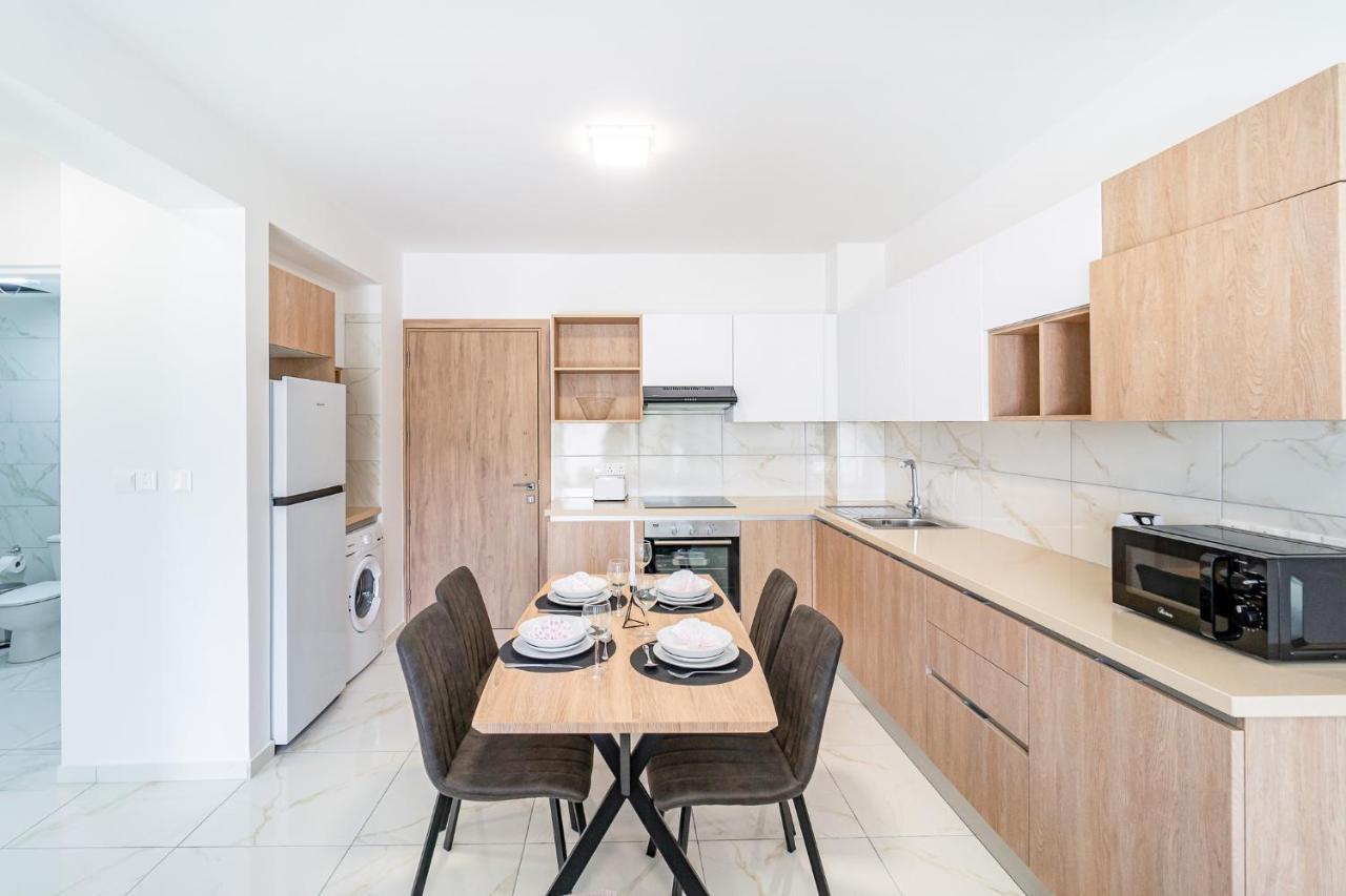 Adolina Apartments By Ezoria Villas Paphos ภายนอก รูปภาพ