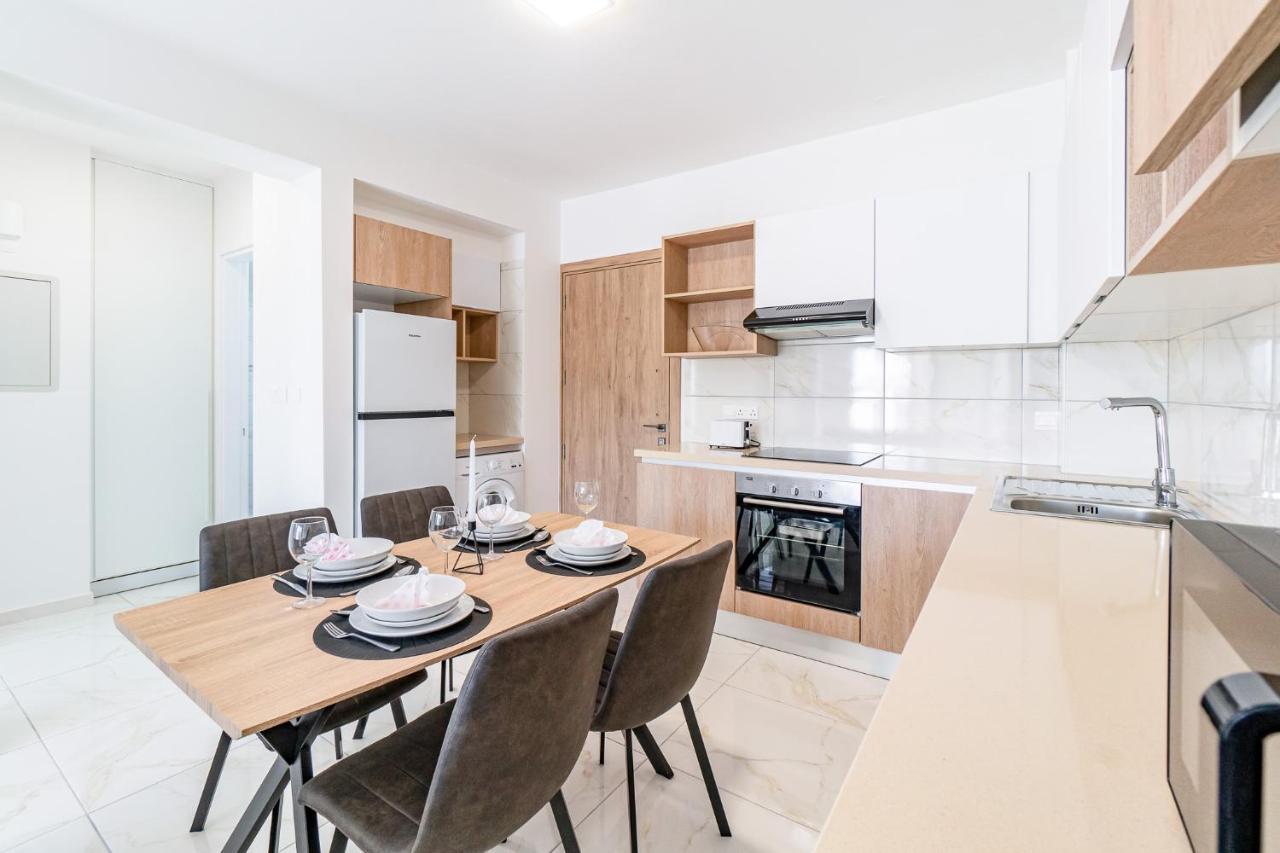 Adolina Apartments By Ezoria Villas Paphos ภายนอก รูปภาพ