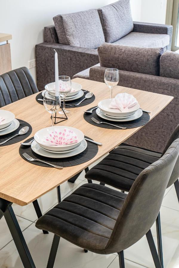 Adolina Apartments By Ezoria Villas Paphos ภายนอก รูปภาพ