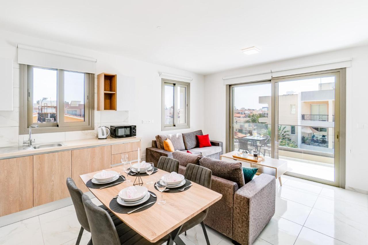 Adolina Apartments By Ezoria Villas Paphos ภายนอก รูปภาพ