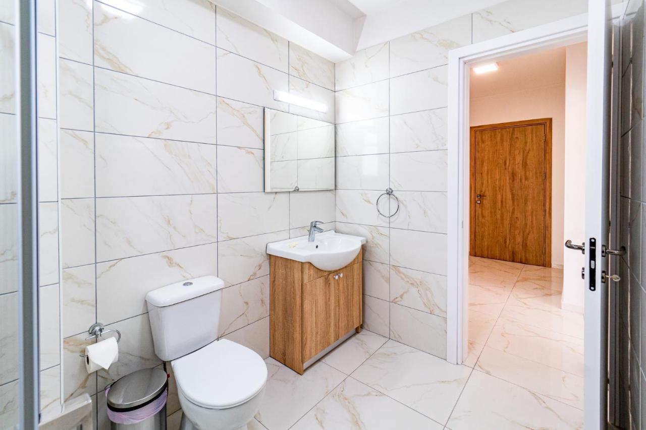 Adolina Apartments By Ezoria Villas Paphos ภายนอก รูปภาพ