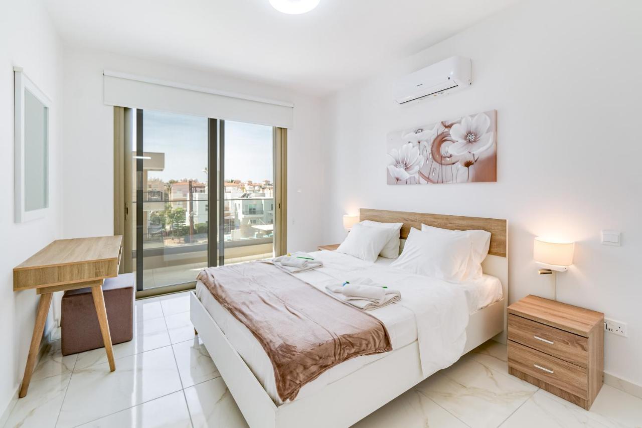 Adolina Apartments By Ezoria Villas Paphos ภายนอก รูปภาพ