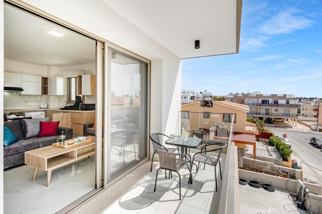 Adolina Apartments By Ezoria Villas Paphos ภายนอก รูปภาพ