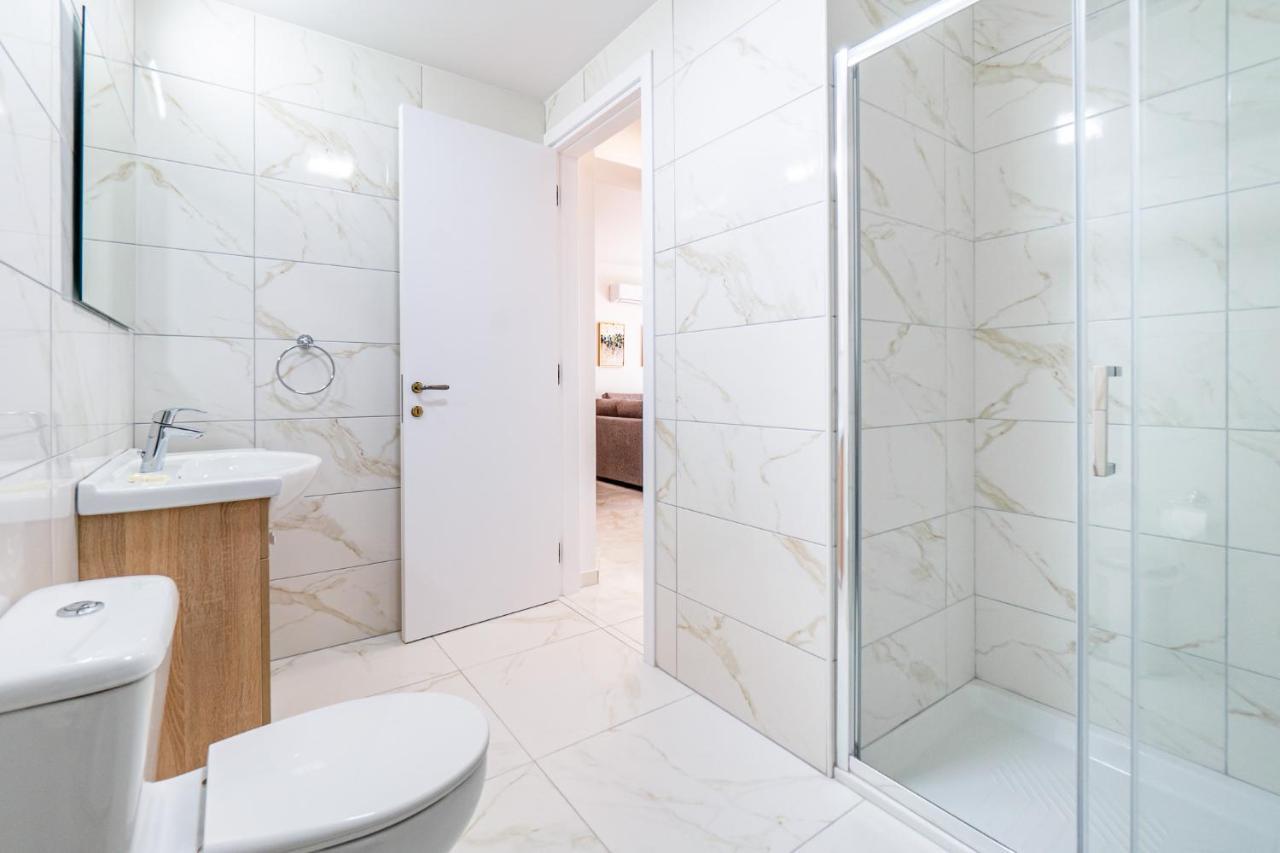 Adolina Apartments By Ezoria Villas Paphos ภายนอก รูปภาพ
