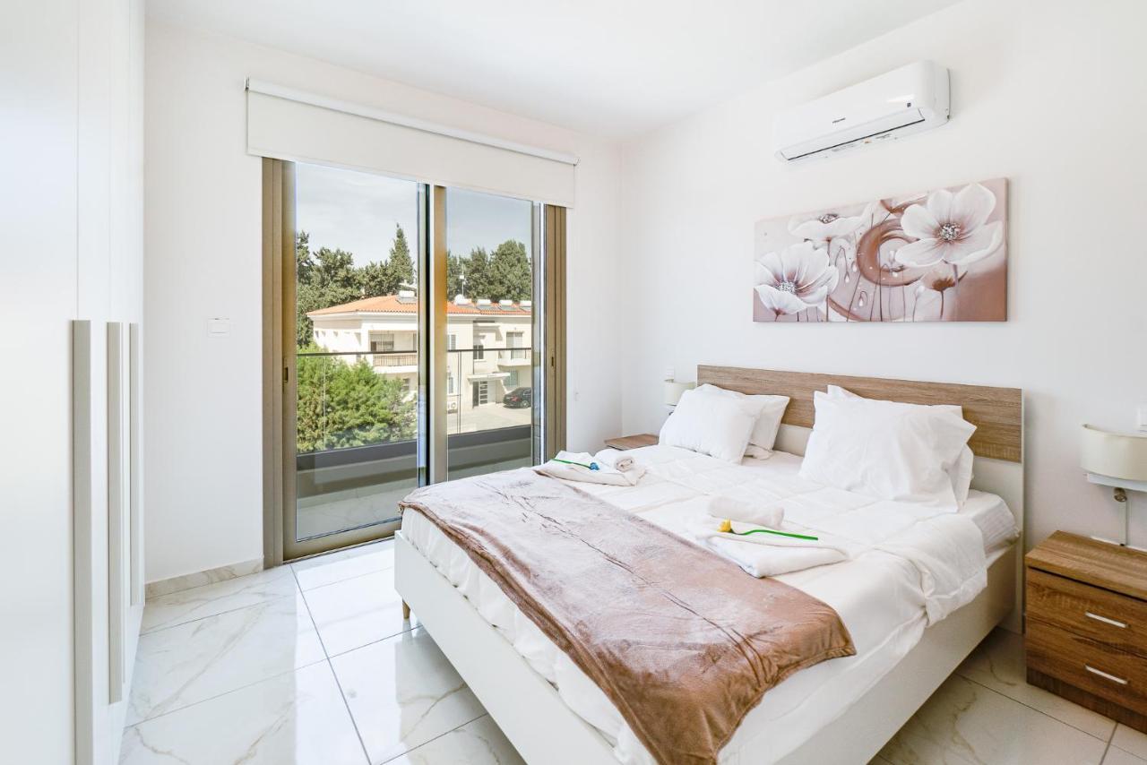 Adolina Apartments By Ezoria Villas Paphos ภายนอก รูปภาพ