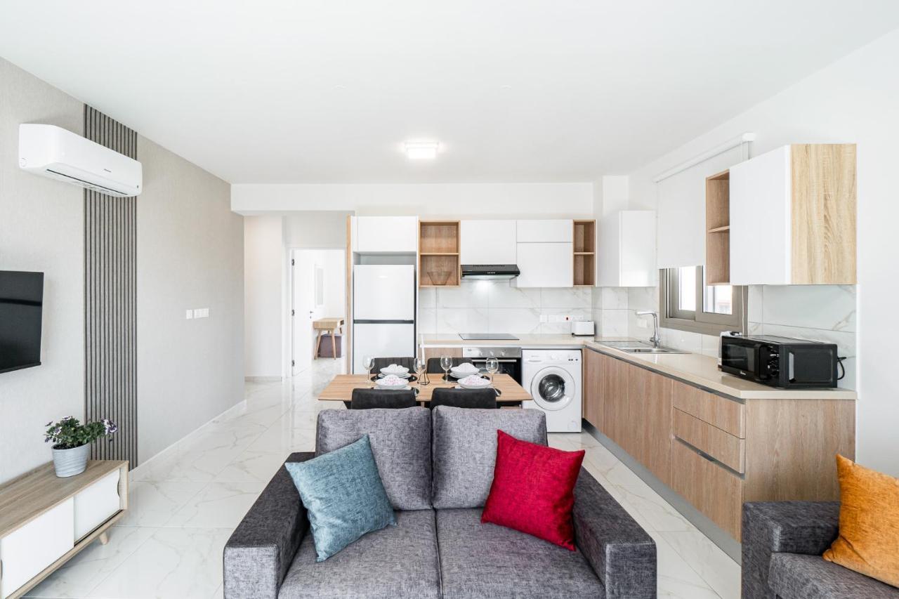 Adolina Apartments By Ezoria Villas Paphos ภายนอก รูปภาพ