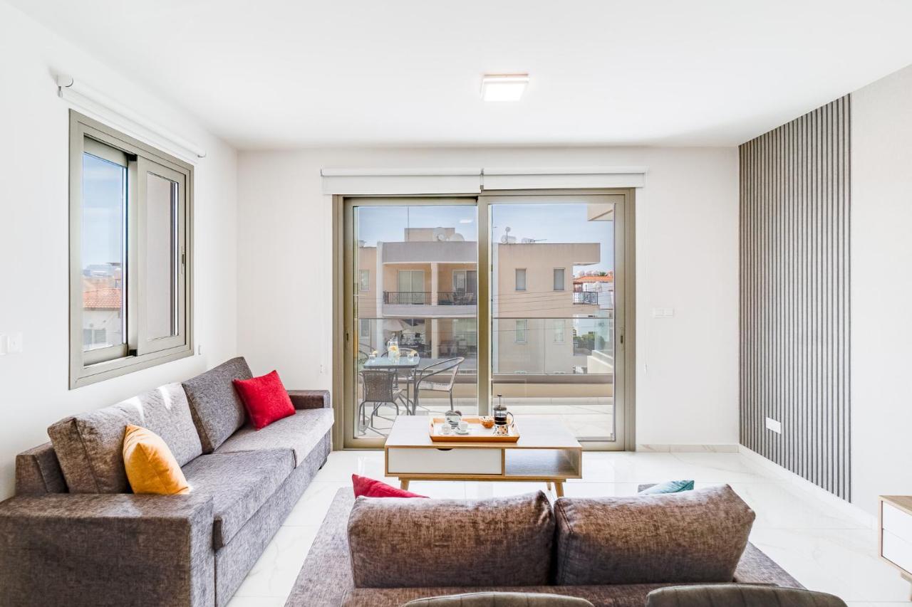 Adolina Apartments By Ezoria Villas Paphos ภายนอก รูปภาพ